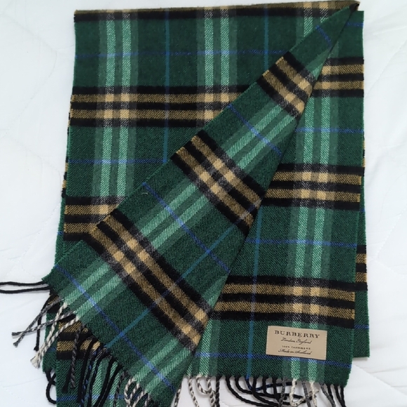 Burberry Authentic 100% Cashmere Green Plaid Scarf 🩷 - Picture 1 of 8